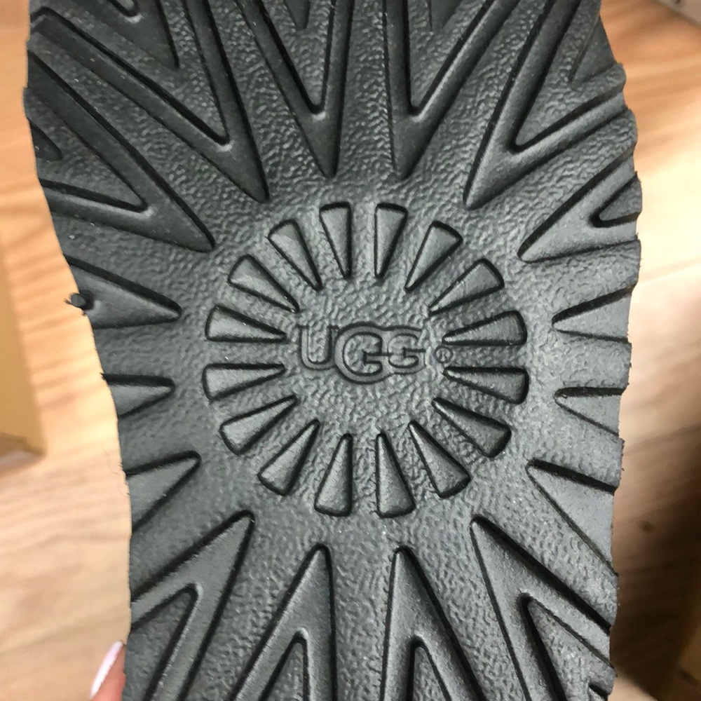 UGG Women’s Boots: Mini Bailey Button - Picture 5 of 7